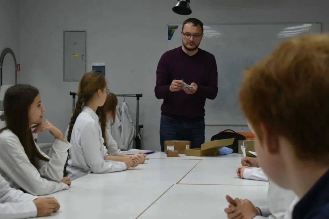 Школьники из Омутнинска погрузились в исследовательскую работу под руководством ученых РАН Школьники из Омутнинска погрузились в исследовательскую работу под руководством ученых РАН