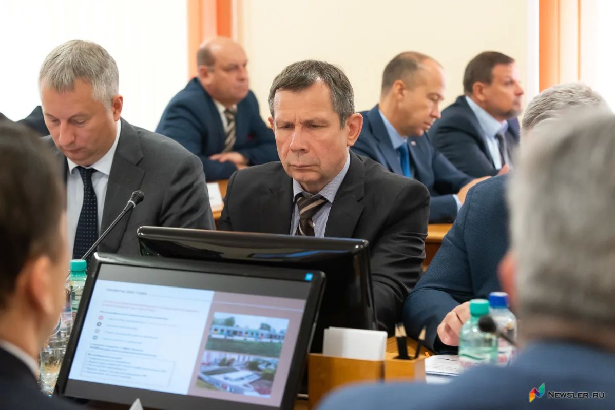 Согласование нового состава правительства Кировской области проходит без двух ключевых фигур — и.о. председателя правительства Михаила Сандалова и и.о. вице-губернатора Андрея Лучинина