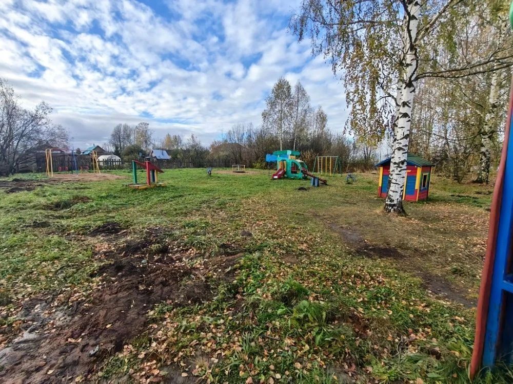 В деревне Большая Субботиха убрали старые покрышки с детской площадки