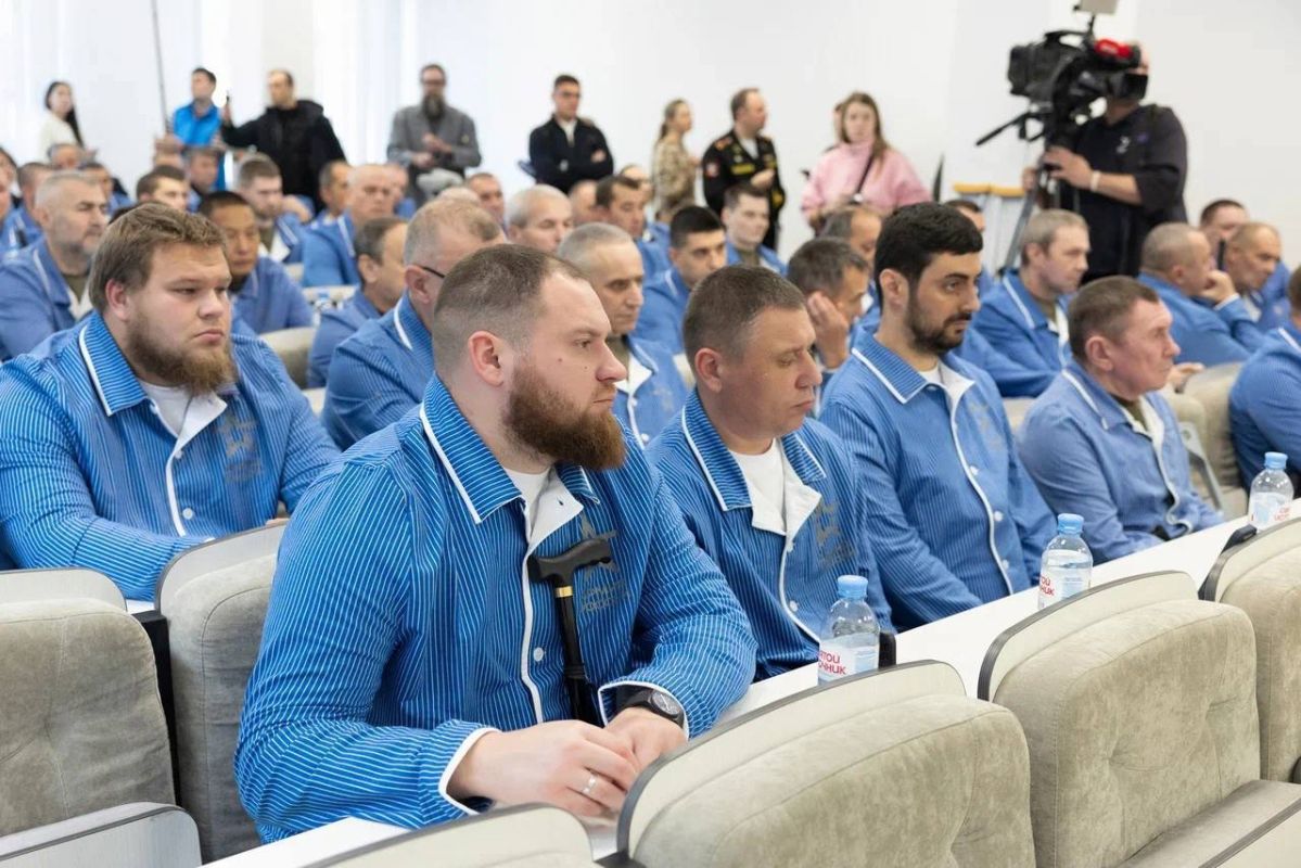 Статс-секретарь – заместитель Министра обороны РФ, председатель Государственного фонда «Защитники Отечества» Анна Цивилева в ходе рабочей поездки проверила организацию работы комплексной выездной группы по решению социальных... Статс-секретарь – заместитель Министра обороны РФ, председатель Государственного фонда «Защитники Отечества» Анна Цивилева в ходе рабочей поездки проверила организацию работы комплексной выездной группы по решению социальных...