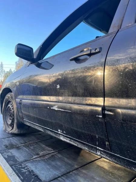 В Кирове нетрезвый водитель протаранил остановку на угнанном автомобиле В Кирове нетрезвый водитель протаранил остановку на угнанном автомобиле