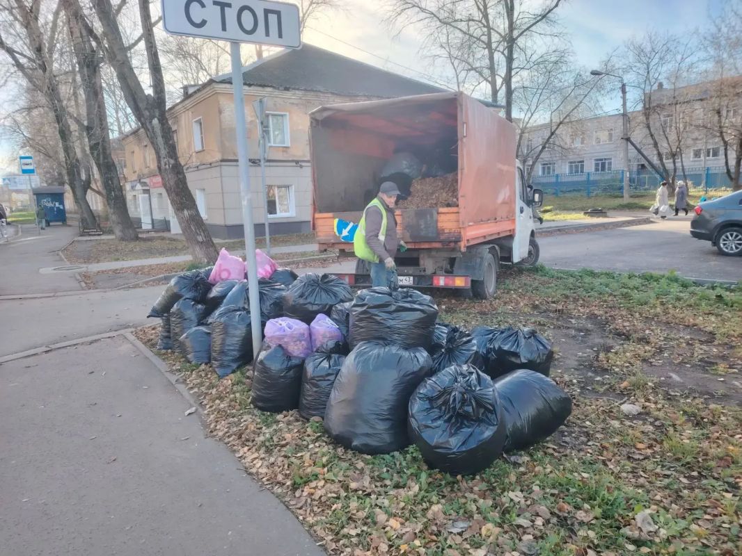 С улиц Кирова за сутки вывозят 10 тонн смета