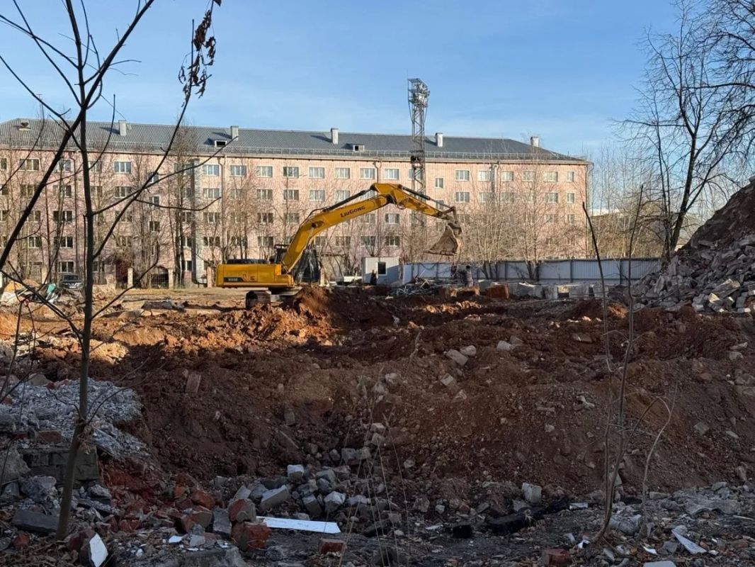В Кирове на улице Маклина, 34 полностью снесли спорткомплекс «Прогресс»