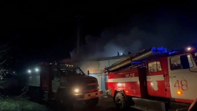 В Слободском потушили пожар на предприятии по производству топливных брикетов