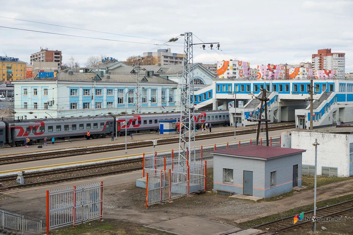 В Кирове транспортные полицейские установили двух несовершеннолетних, повредивших камеры видеонаблюдения на железнодорожном перегоне Киров — Красносельский