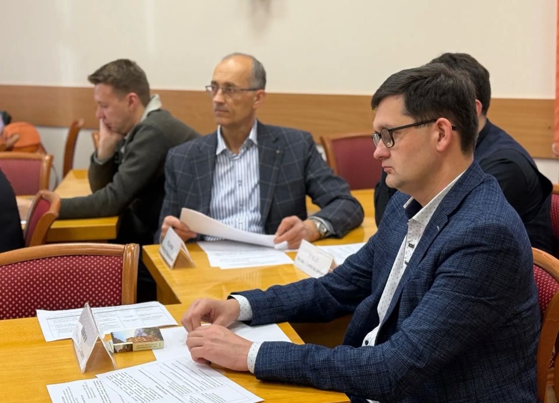 Состоялось первое заседание организационного комитета по подготовке и проведению в Кировской области в 2027 году мероприятий, посвященных 100-летию со дня рождения Александра Филипповича Ведерникова Состоялось первое заседание организационного комитета по подготовке и проведению в Кировской области в 2027 году мероприятий, посвященных 100-летию со дня рождения Александра Филипповича Ведерникова