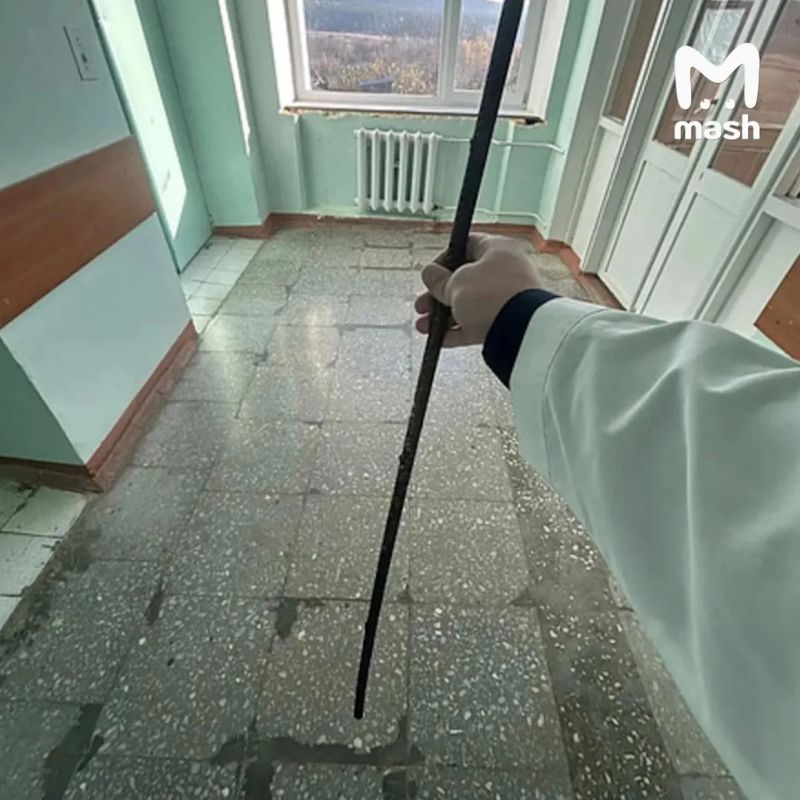 12-летний любитель прыгать по гаражам упал на полуметровый металлический штырь в Кировской области — палка проткнула мальчика насквозь, остановившись в сантиметре от сердца 12-летний любитель прыгать по гаражам упал на полуметровый металлический штырь в Кировской области — палка проткнула мальчика насквозь, остановившись в сантиметре от сердца