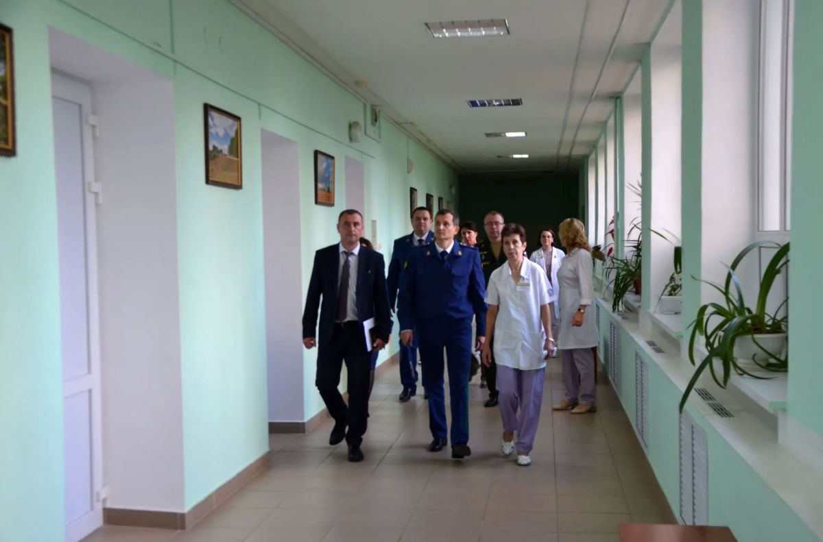 #медицина. В рамках рабочей поездки Юрий Рываев также ознакомился со спецификой работы госпиталя, процессом оказания пациентам необходимой специализированной медицинской помощи и реабилитации
