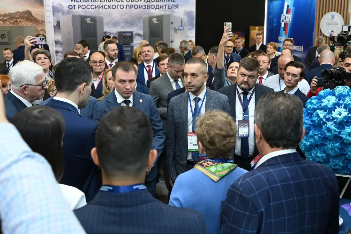 Компания «Нанолек» представила на форуме «Российский промышленник» в Санкт-Петербурге первую российскую вакцину против вируса папилломы человека — «Цегардекс»