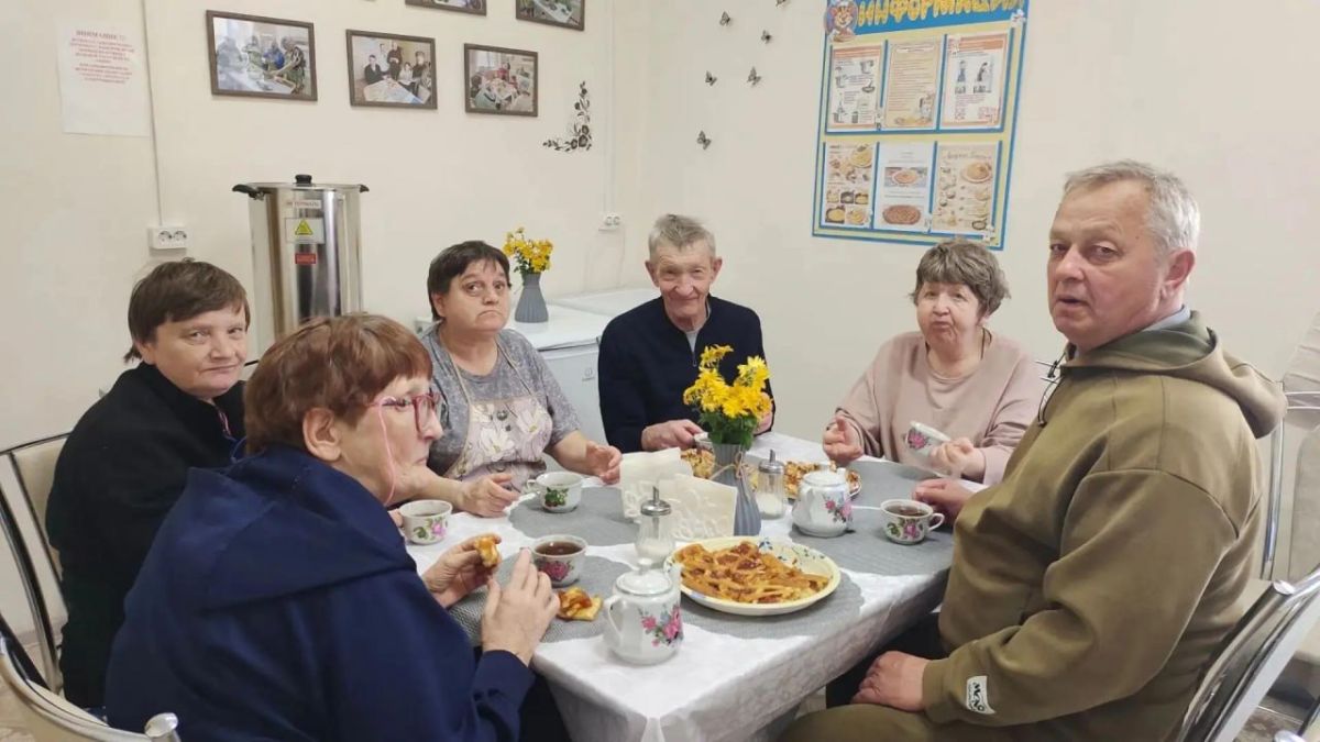 Соцучреждения Кировской области поддержали Всероссийскую акцию «Пирог на четвёртое» Соцучреждения Кировской области поддержали Всероссийскую акцию «Пирог на четвёртое»