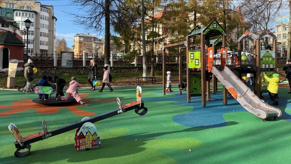 В парке «Аполло» обновили детский городок В парке «Аполло» обновили детский городок
