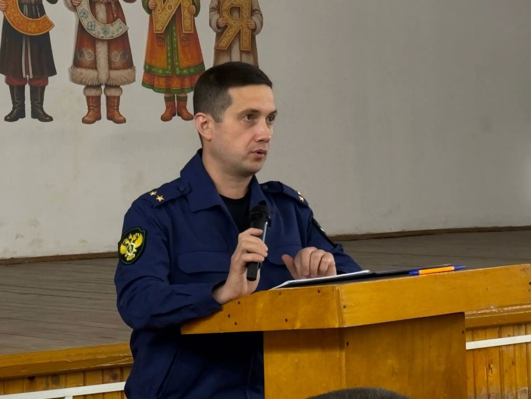 #правовоеПросвещение. На днях в рамках работы по правовому просвещению и правовому информированию населения прокурор Юрьянского района Дмитрий Кирпиков выступил на родительском собрании в КОГОБУ СШ пгт Юрья #правовоеПросвещение. На днях в рамках работы по правовому просвещению и правовому информированию населения прокурор Юрьянского района Дмитрий Кирпиков выступил на родительском собрании в КОГОБУ СШ пгт Юрья