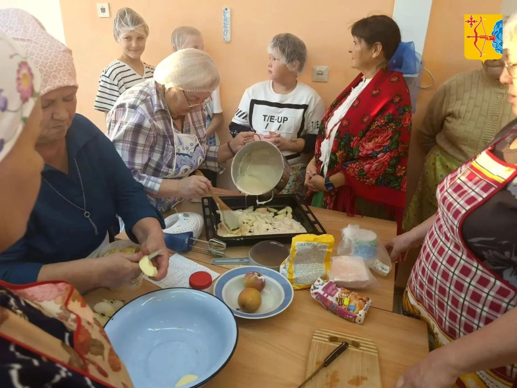 В преддверии Дня народного единства в соцучреждениях Кировской области проходят добрые семейные праздники в рамках всероссийской акции #ПирогНаЧетвертое К ней присоединились Яранский и Опаринский районы В преддверии Дня народного единства в соцучреждениях Кировской области проходят добрые семейные праздники в рамках всероссийской акции #ПирогНаЧетвертое К ней присоединились Яранский и Опаринский районы