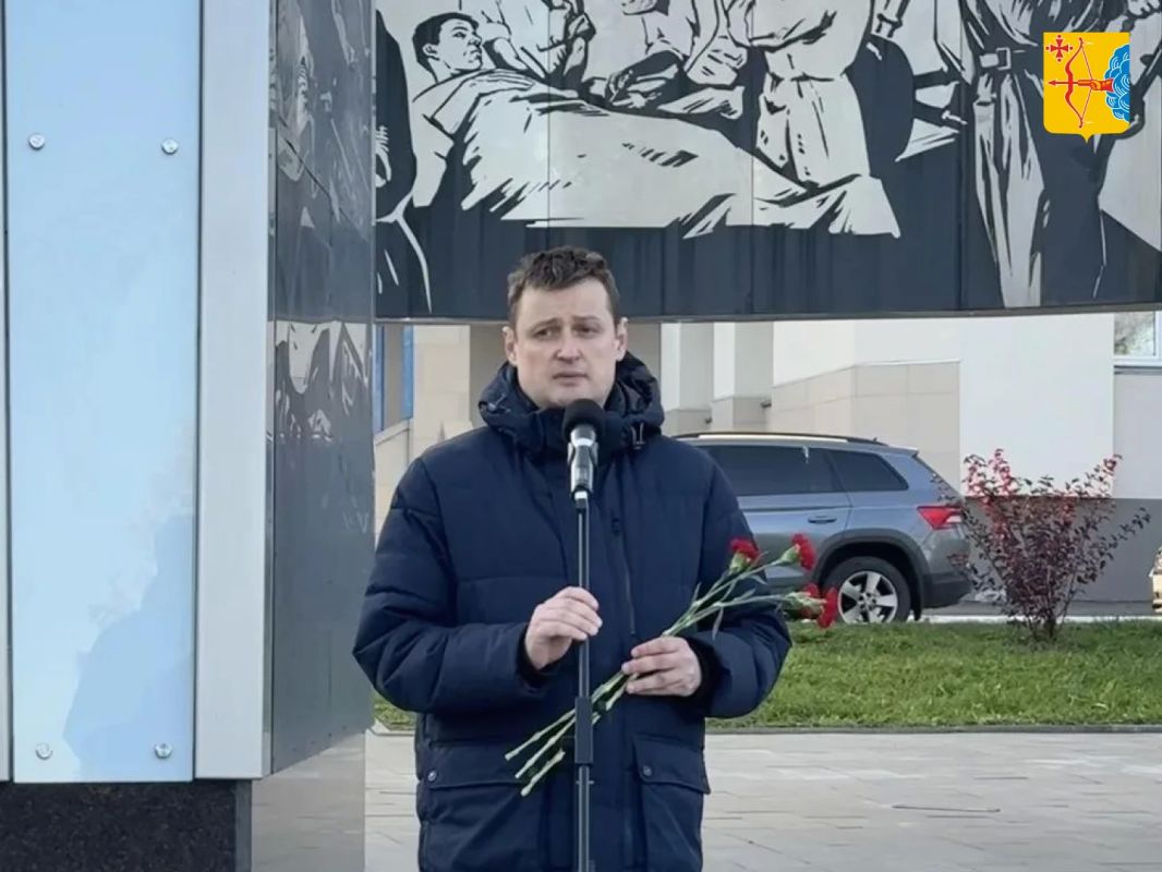 В сквере Трудовой Славы Кирова открылась выставка «И поэтому мы победили!» о трудовом подвиге жителей региона в годы войны В сквере Трудовой Славы Кирова открылась выставка «И поэтому мы победили!» о трудовом подвиге жителей региона в годы войны