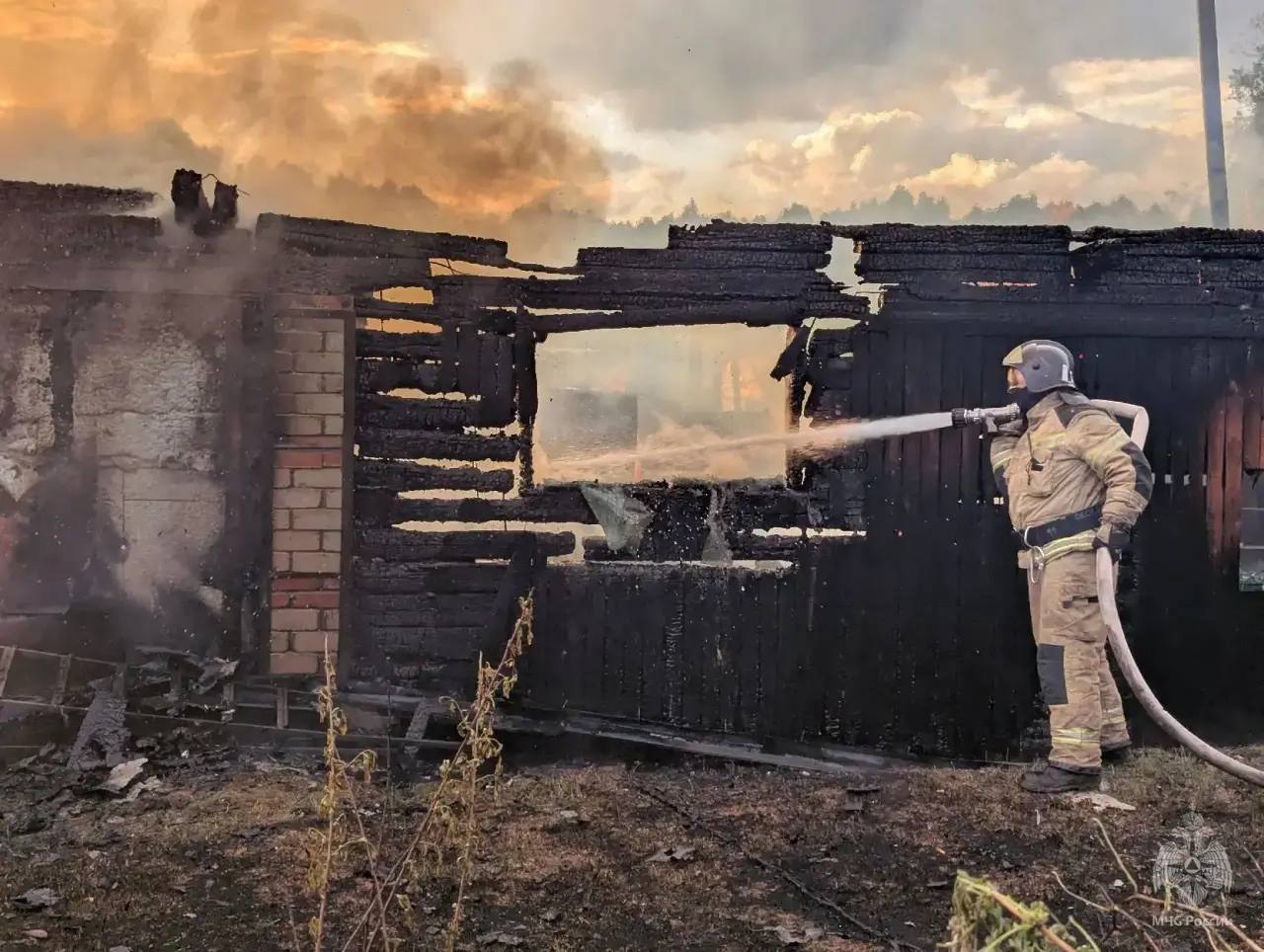 В Малмыжском районе огонь уничтожил дом и постройки
