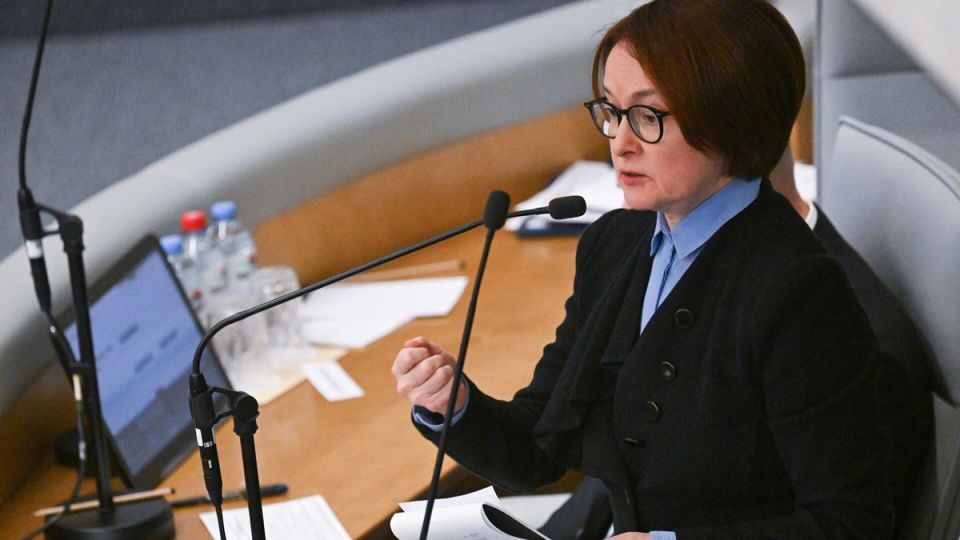 Ставки на депозитах продолжают падать: что делать с сбережениями?