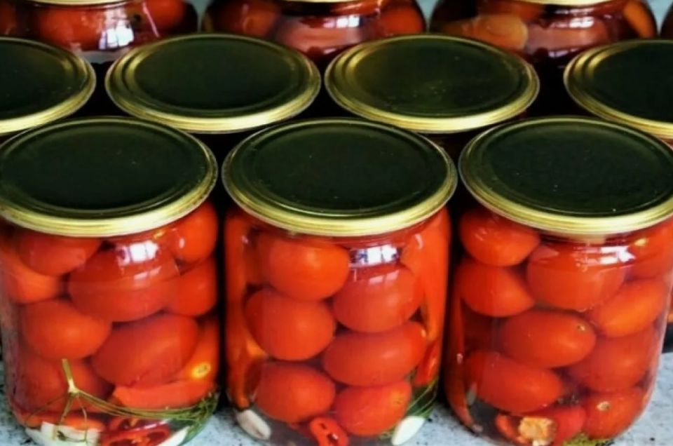 Зимние лакомства: как приготовить помидоры с медовым вкусом