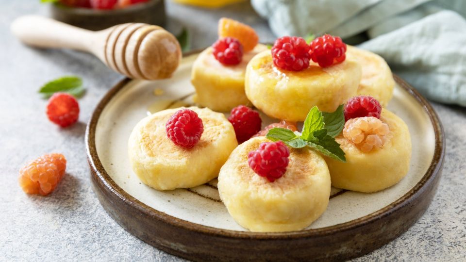 Ошибку допускают 9 из 10 хозяек: вот почему сырники расползаются на сковороде