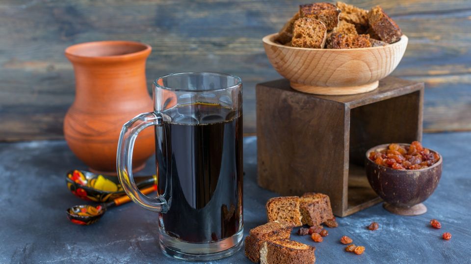 Узнаете натуральный квас только по этим признакам: диетолог дал точную подсказку