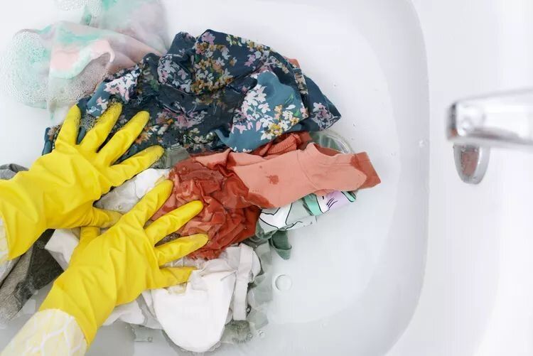 Как справиться с ручной стиркой, когда автомат подводит