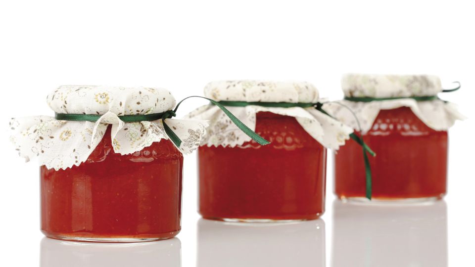 «Я бы не стал»: шеф-повар оценил популярный рецепт приготовления варенья из Сети