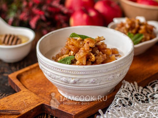 Завтрак на скорую руку: осенние рецепты с яблоками для занятых утренних часов