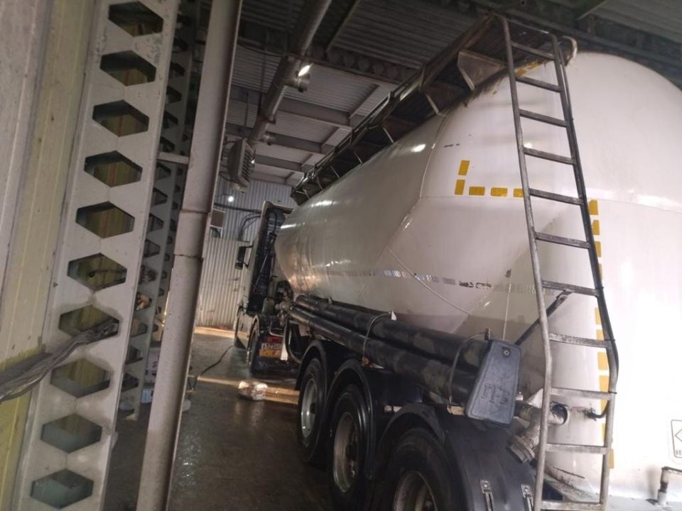 Очищая инструмент от бетона: неприметная привычка, которая может дорого обойтись