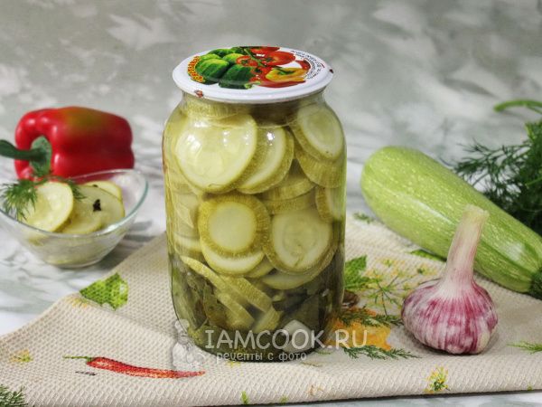 Как в СССР: 7 простых шагов к хрустящим маринованным кабачкам, которые улетают со стола