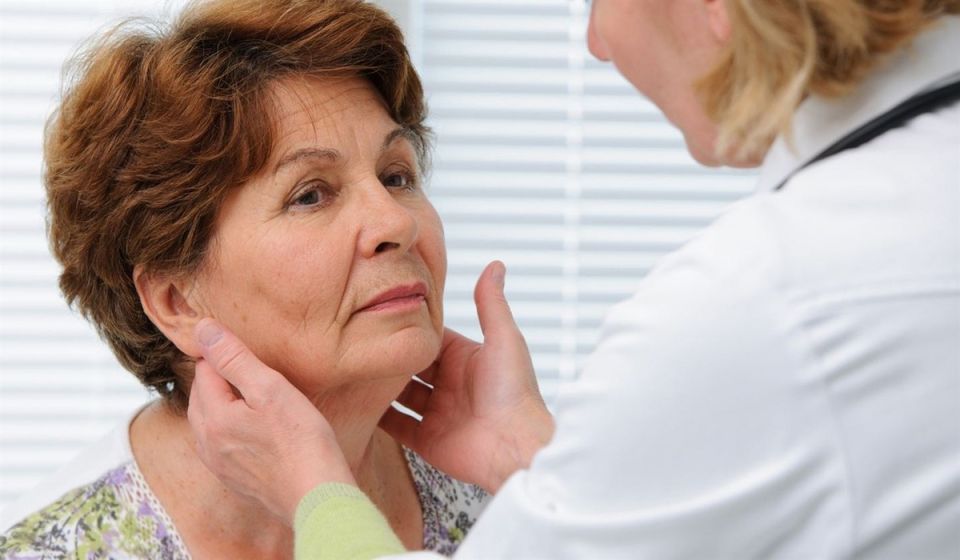 Как ошибки в повседневной жизни влияют на здоровье щитовидной железы после 60 лет