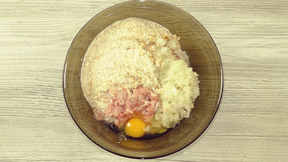 Незабываемые котлеты с сырными шариками для вашего стола